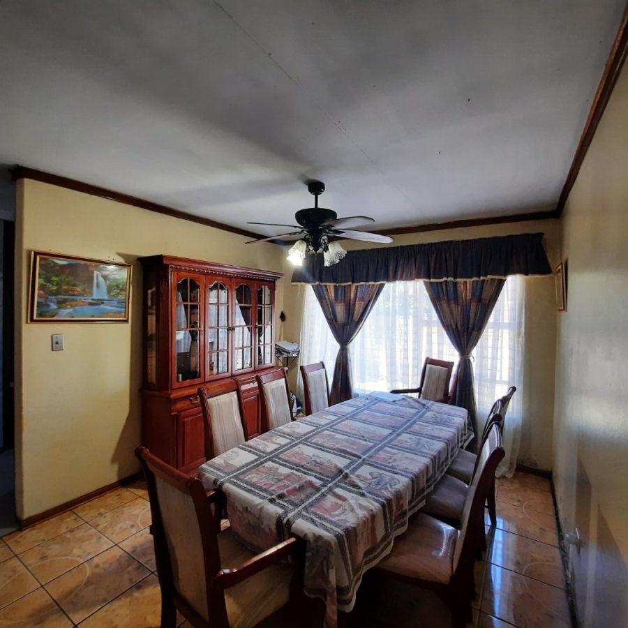 6 Bedroom Property for Sale in Lourierpark Free State